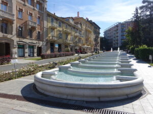 acqui-terme-brunnenanlage-am-corso-78112
