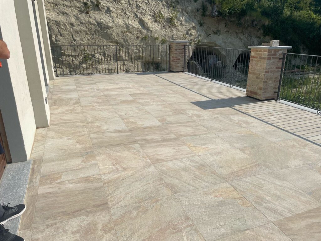 Terrasse mod øst med mere